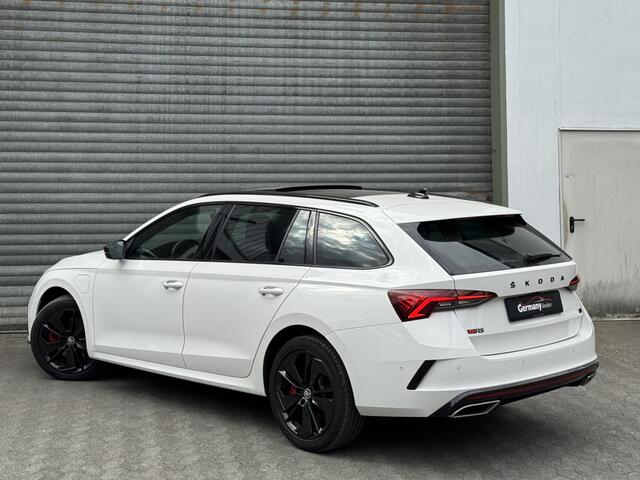 Skoda OCTAVIA Combi 1.4 TSI 245pk RS iV PHEV Business Pano Keyless Ambiente Verlichting Park Assist