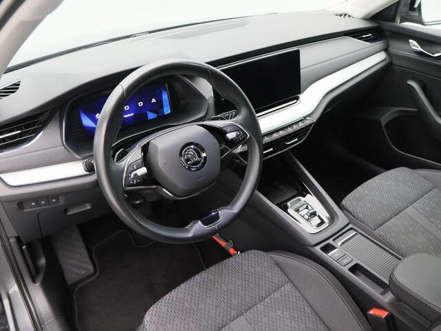 Skoda OCTAVIA Combi 1.0 e-TSi 110 Pk Automaat Business Edition Plus | Trekhaak | Adaptive Cruise | Carplay | LED | parkeersensoren | Elektrische Achterklep | 17 Inch | 61.342 Km