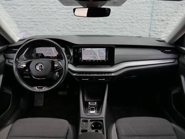 Skoda OCTAVIA Combi 1.4TSi PHEV BUSINESS ED/ ADAPTIVE CRUISE/ SFEERVERLICHTING/ ELEKT. KLEP/ PDC V+A