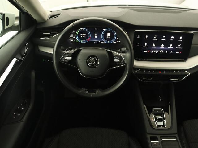 Skoda OCTAVIA 1.4 TSI iV PHEV Business Edition | Stoelverwarming | Carplay | Full LED | Keyless | Sfeerverlichting | Digital Cockpit | Climate control | Cruise control | Parkeerhulp | Plug In