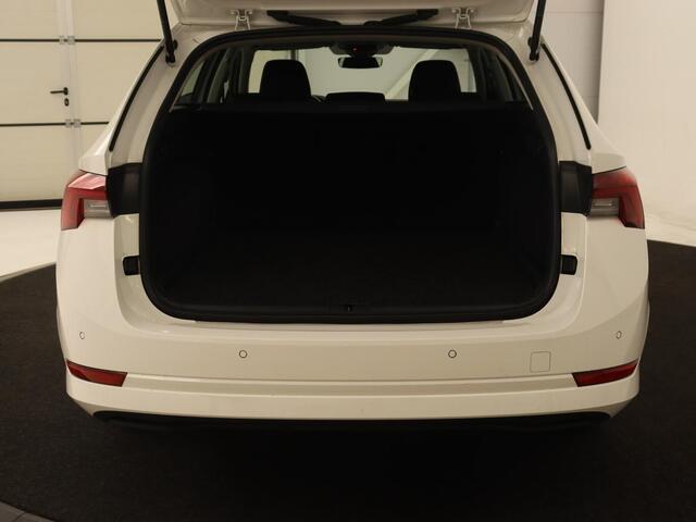 Skoda OCTAVIA 1.4 TSI iV PHEV Business Edition | Stoelverwarming | Carplay | Full LED | Keyless | Sfeerverlichting | Digital Cockpit | Climate control | Cruise control | Parkeerhulp | Plug In