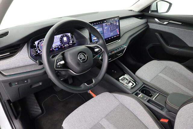 Skoda OCTAVIA Combi First Edition 1.5 TSI 115 pk DSG | Nieuw Model | ACC | Keyless | Elektrische achterklep | 17 inch