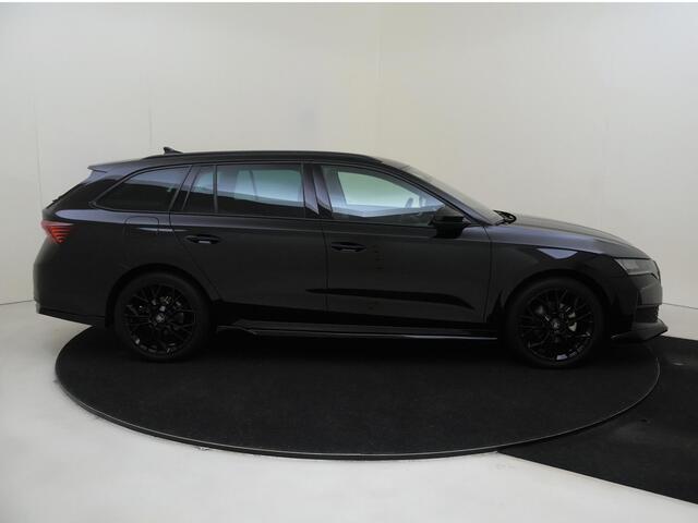 Skoda OCTAVIA Combi 1.5 TSI MHEV Business Edition Plus Black Pakket | Trekhaak | 18"lichtmetalen Velgen | Stoelverwarming | Stuurverwarming | Elektrische Achterklep |