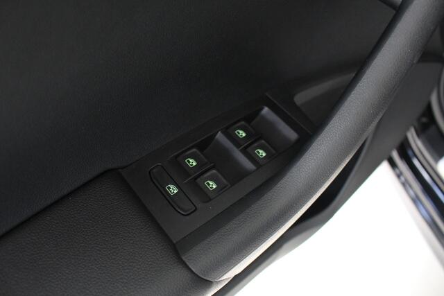 Skoda OCTAVIA Combi 1.0 TSI Greentech Sport Business Trekhaak | Navigatie | DAB Radio |