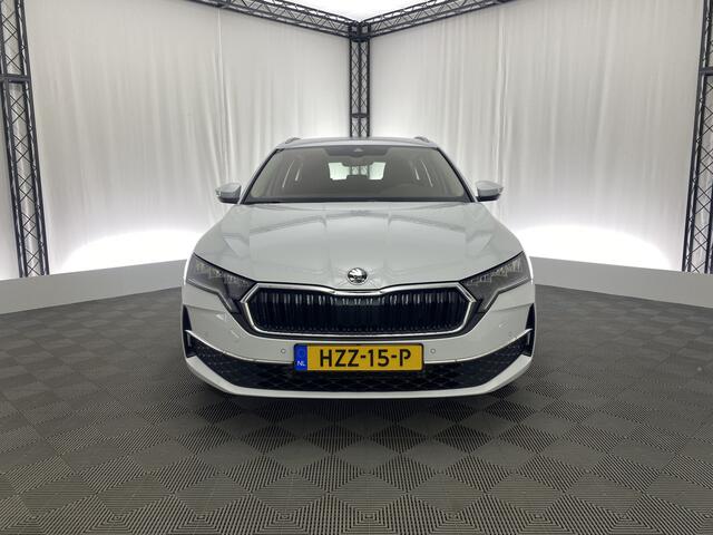 Skoda OCTAVIA Combi 1.5 TSI MHEV Business Edition Automaat | Apple Carplay | Elek. Trekhaak | ACC | DAB |