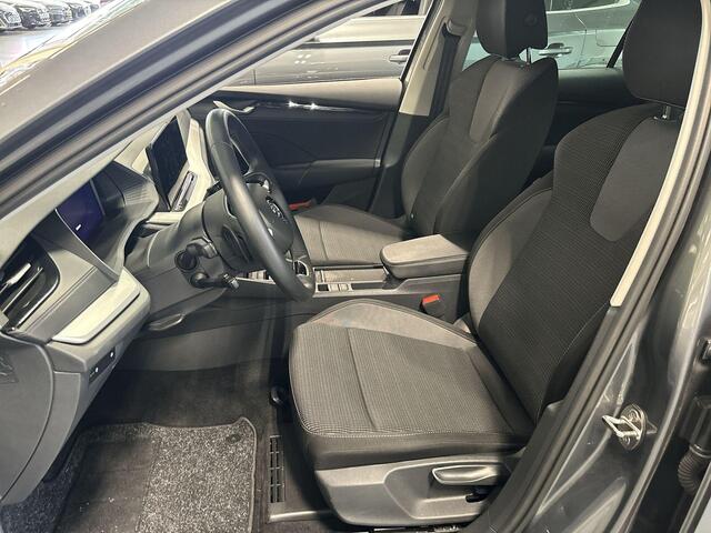 Skoda OCTAVIA Combi 1.5 TSI 115pk DSG MHEV Business Edition Plus · Camera · Apple/Android Car Play · Elek. Trekhaak · P-Sensoren · Elek. Achterklep · 17'' Inch · Garantie t/m 29-09-2028 of 100.000km