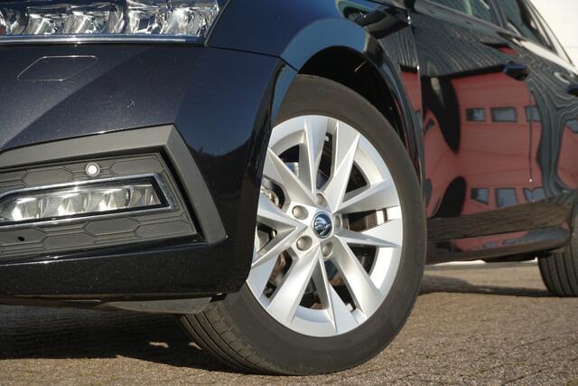 Skoda OCTAVIA Combi 1.0 e-TSI Automaat Edition Plus | TREKHAAK | STOEL/STUUR VERW. | LEDER/ ALCANTARA |