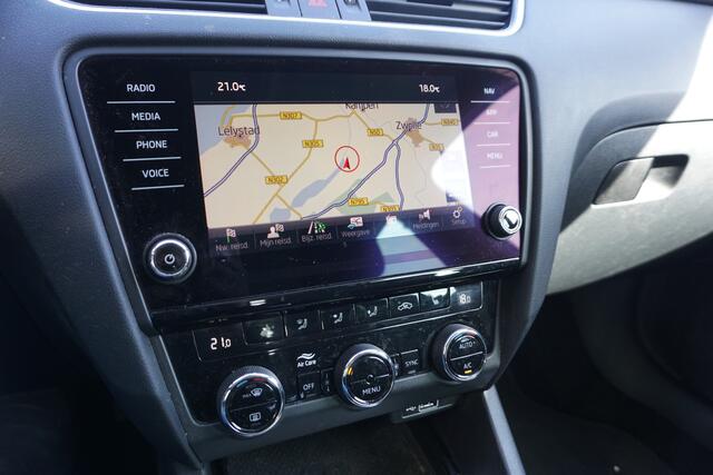 Skoda OCTAVIA Combi 1.0 TSI Automaat Clever Edition | PARELMOER WIT | TREKHAAK | STOELVERW. |