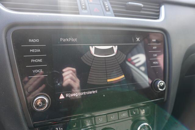 Skoda OCTAVIA Combi 1.0 TSI Automaat Clever Edition | PARELMOER WIT | TREKHAAK | STOELVERW. |