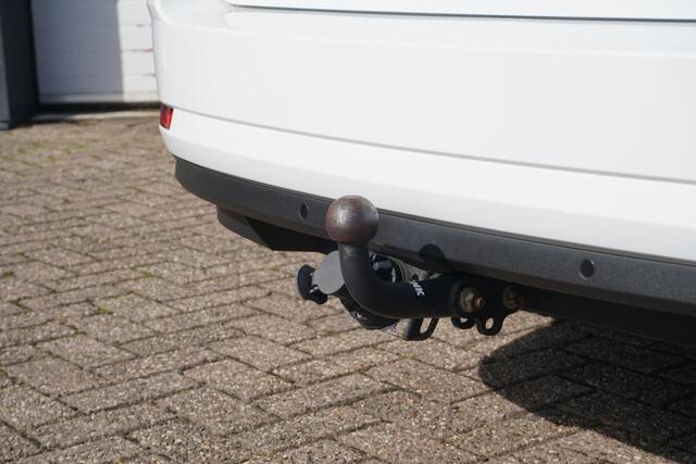 Skoda OCTAVIA Combi 1.0 TSI Automaat Clever Edition | PARELMOER WIT | TREKHAAK | STOELVERW. |