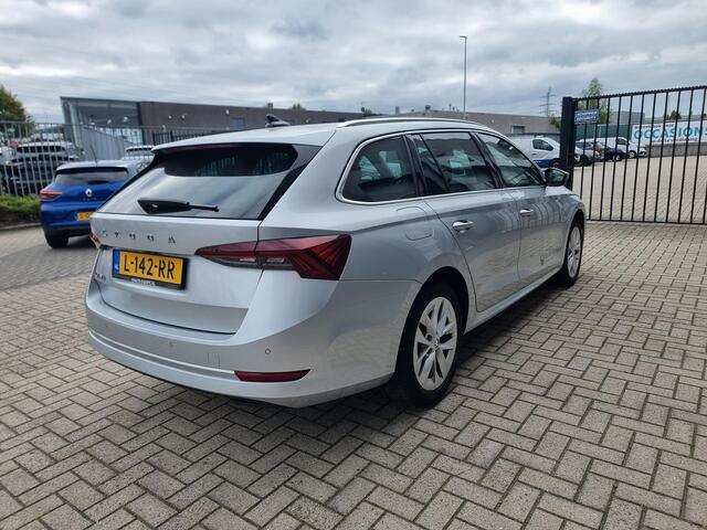 Skoda OCTAVIA Combi 1.0 TSi 110 Business Edition | Stoelverwarming | Achterrijcamera | Climate Control |