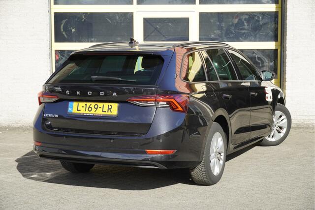 Skoda OCTAVIA Combi 1.0 TSI Business Edition BJ2021 Lmv 16" | Led V+A | Pdc | Navi | Dynamische knipperlichten | Elek. achterklep | App-Connect | Dashboard verlichting | Virtual cockpit | Climate control | Cruise control | Extra getint glas