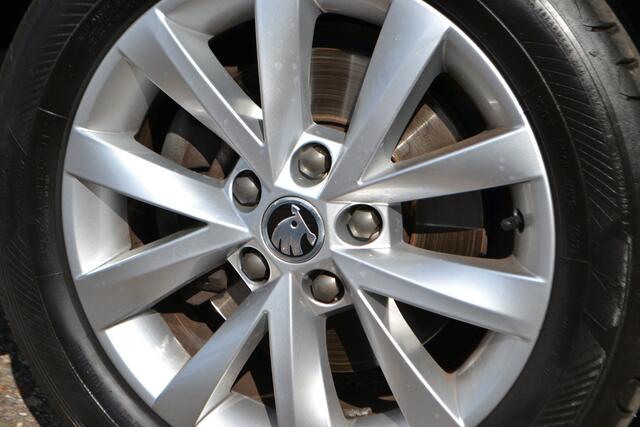 Skoda OCTAVIA Combi 1.0 TSI Greentech Ambition Business