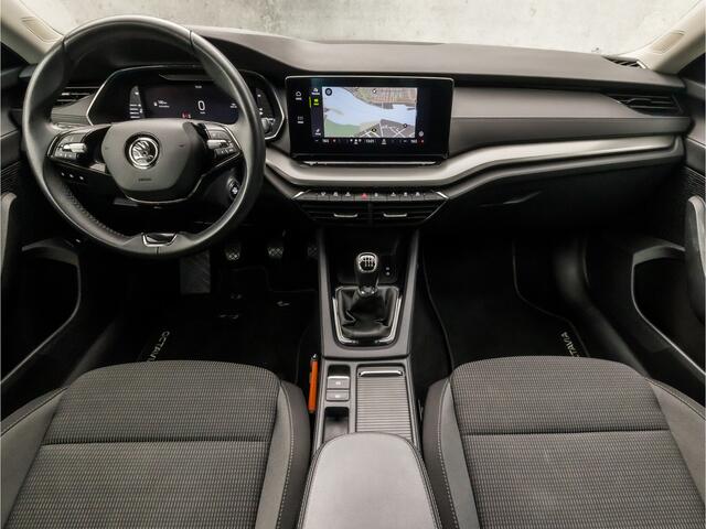 Skoda OCTAVIA Combi 1.0 TSI Sport (VIRTUAL COCKPIT, APPLE CARPLAY, GROOT NAVI, GETINT GLAS, SPORTSTOELEN, LED KOPLAMPEN, KEYLESS, DAB+, NIEUWSTAAT)