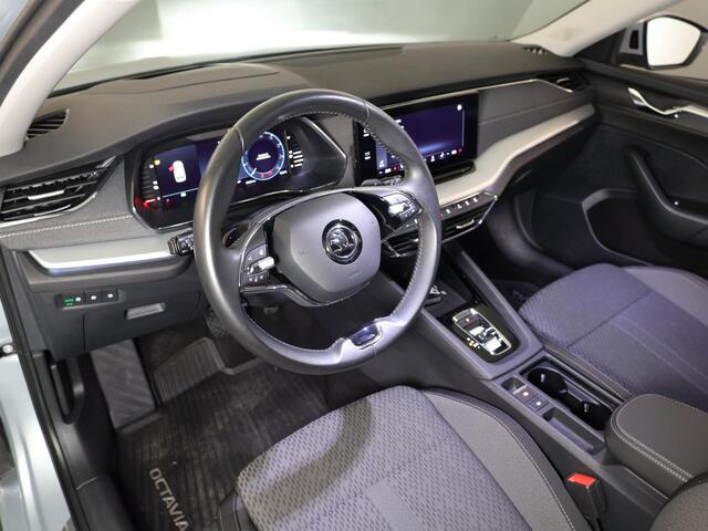 Skoda OCTAVIA Combi 1.4 TSI iV PHEV Style 204 pk Automaat (DSG) | Navigatie | Parkeersensoren | Autom. airco (3 zones) | Elektr. voorstoelen met memory | Stoelverwarming v/a | Head-up display |