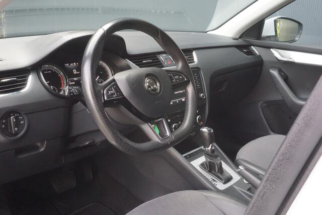 Skoda OCTAVIA Combi 1.0 TSI Greentech Ambition Business | Origineel NL | Automaat | Cruise Control | PDC | Climate Control | Navigatie | Trekhaak |