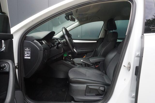 Skoda OCTAVIA Combi 1.0 TSI Greentech Ambition Business | Origineel NL | Automaat | Cruise Control | PDC | Climate Control | Navigatie | Trekhaak |