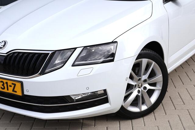 Skoda OCTAVIA Combi 1.0 TSI Greentech Style Business Automaat | Stoelverwarming | Trekhaak | Camera | LED | Canton