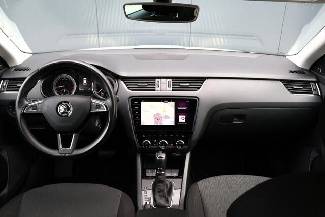 Skoda OCTAVIA Combi 1.0 TSI Greentech Style Business Automaat | Stoelverwarming | Trekhaak | Camera | LED | Canton