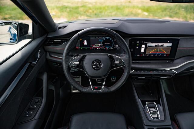 Skoda OCTAVIA Combi 1.4 TSI RS iV PHEV | ALCANTARA SPORT COMFORT STOELEN ! TREKHAAK