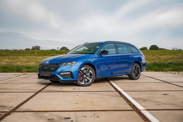 Skoda OCTAVIA Combi 1.4 TSI RS iV PHEV | ALCANTARA SPORT COMFORT STOELEN ! TREKHAAK