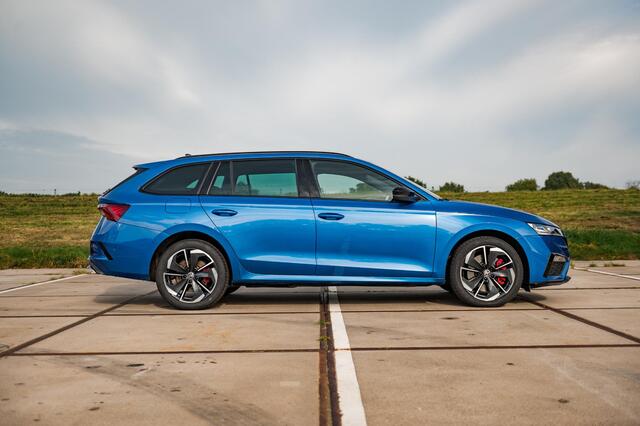 Skoda OCTAVIA Combi 1.4 TSI RS iV PHEV | ALCANTARA SPORT COMFORT STOELEN ! TREKHAAK