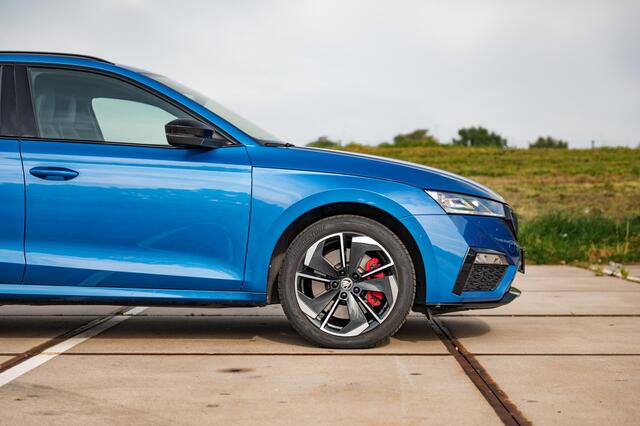 Skoda OCTAVIA Combi 1.4 TSI RS iV PHEV | ALCANTARA SPORT COMFORT STOELEN ! TREKHAAK