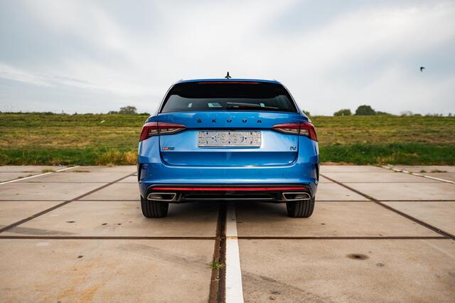 Skoda OCTAVIA Combi 1.4 TSI RS iV PHEV | ALCANTARA SPORT COMFORT STOELEN ! TREKHAAK