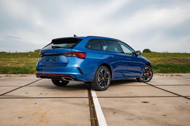 Skoda OCTAVIA Combi 1.4 TSI RS iV PHEV | ALCANTARA SPORT COMFORT STOELEN ! TREKHAAK