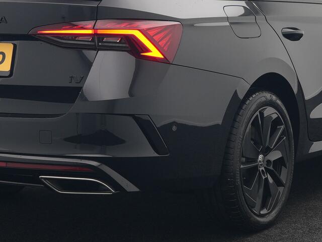 Skoda OCTAVIA 1.4 TSI RS iV Plug In Hybrid 245pk Dealer O.H. PHEV | Panodak | Head Up | Adaptive Cruise | Apple Carplay | Canton Audio | Crystal LED | RS Sportstoelen Verwarmd | Keyless | Front & Lane Assist | Sportstuur Verwarmd | Navigatie | DAB |