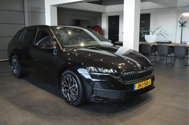 Skoda OCTAVIA Combi 2.0 TDI Sportline navi camera keyless trekhaak 17 inch 150 pk !!