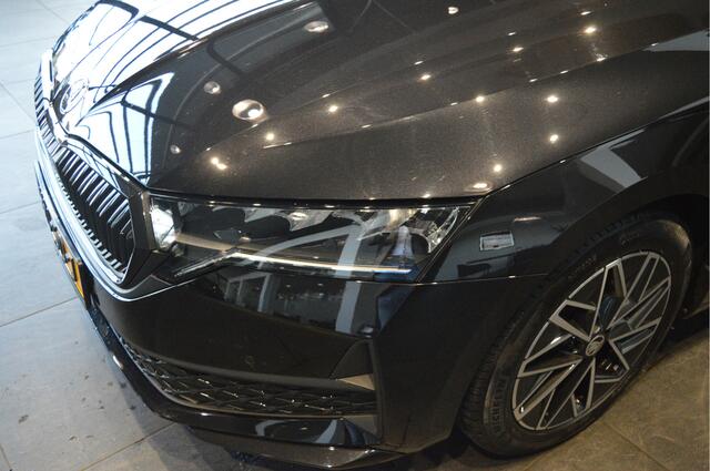 Skoda OCTAVIA Combi 2.0 TDI Sportline navi camera keyless trekhaak 17 inch 150 pk !!