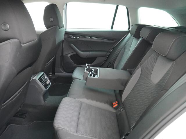 Skoda OCTAVIA Combi T 111PK Apple Carplay Android Trekhaak Virtual Cockpit Elek.Achtreklep Pdc Navi Ecc Cruise Control Business Edition Stoel+Stuurverwarming Lmv Sunset DAB Led Keyless 1e Eigenaar Origineel Nederlandse Auto 1300kg trekvermogen