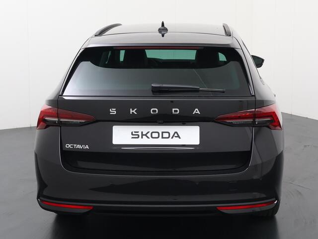 Skoda OCTAVIA Combi First Edition 1.5 TSI 115 pk DSG | Automaat | El. achterklep | Navigatie | 17'' Lichtmetalen velgen |