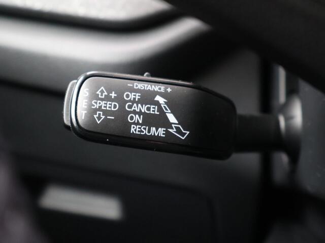 Skoda OCTAVIA Combi First Edition 1.5 TSI 115 pk DSG | Automaat | El. achterklep | Navigatie | 17'' Lichtmetalen velgen |