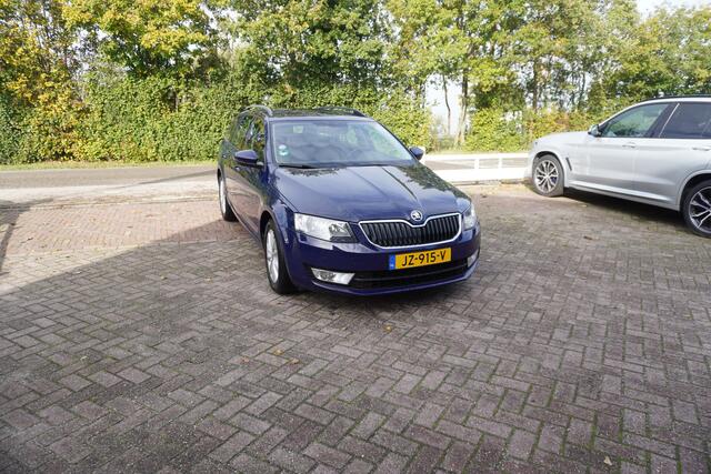 Skoda OCTAVIA 1.0 TSI Greentech Ambition Business TREKHAAK CLIMA NAVI