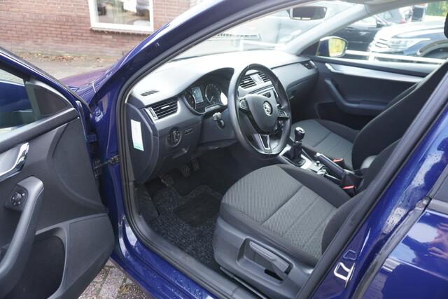 Skoda OCTAVIA 1.0 TSI Greentech Ambition Business TREKHAAK CLIMA NAVI