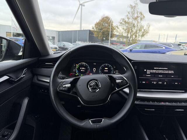 Skoda OCTAVIA Combi 1.4 TSi 204 Pk Automaat iV PHEV Business edition | Cruise Control | Virtual Cockpit | Carplay | Parkeersensoren | Leder Stuur | Climate Control | 17 Inch | 22.799 km!!
