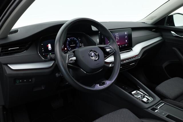 Skoda OCTAVIA Combi 1.5 e-TSI Sport Business | Adapt. Cruise | Pano | CarPlay | Massage | Keyless | Trekhaak 1500 kg | 4 Seasons