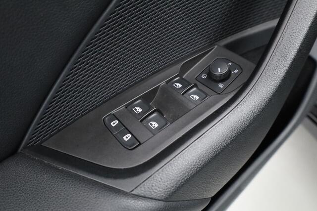 Skoda OCTAVIA Combi 1.5 e-TSI Sport Business | Adapt. Cruise | Pano | CarPlay | Massage | Keyless | Trekhaak 1500 kg | 4 Seasons