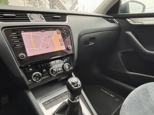 Skoda OCTAVIA 1.0 TSI Greentech Ambition Business | Pano | Carplay | 17" LMV