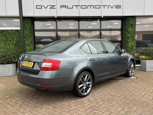Skoda OCTAVIA 1.0 TSI Greentech Ambition Business | Pano | Carplay | 17" LMV