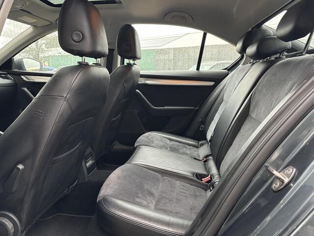 Skoda OCTAVIA 1.0 TSI Greentech Ambition Business | Pano | Carplay | 17" LMV