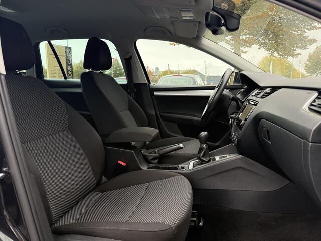 Skoda OCTAVIA Combi 1.2 TSI Greentech Style Navi,Clima,Cruise,PDC V+A,Stoelverwarming,Bluetooth,APK tot 05-2026