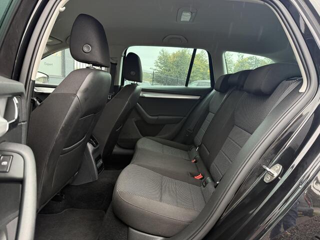 Skoda OCTAVIA Combi 1.2 TSI Greentech Style Navi,Clima,Cruise,PDC V+A,Stoelverwarming,Bluetooth,APK tot 05-2026