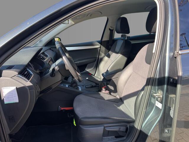 Skoda OCTAVIA Combi 1.0 TSI 116pk Business Edition / Navigatie / Stoelverwarming / 17 inch l.m. velgen