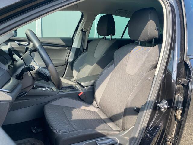 Skoda OCTAVIA Combi 1.5 e-TSI 150pk DSG Business Edition | Camera | 18"Lmv