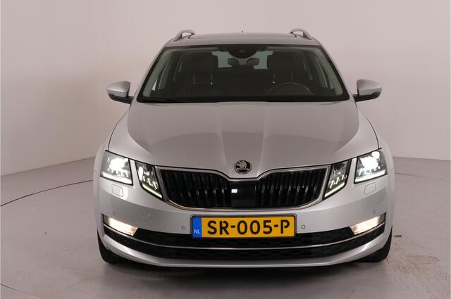 Skoda OCTAVIA Combi 1.5 TSI Greentech Style | Trekhaak | Panorama | Leder | Lane | Adapief | Led