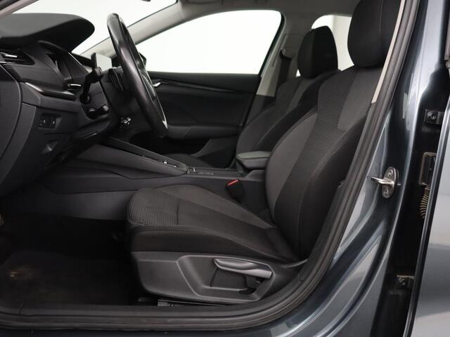 Skoda OCTAVIA 1.0 e-TSI Business Edition | Trekhaak | Adaptive cruise | Carplay | Navigatie | Stuurverwarming | Parkeerhulp | Digital Cockpit | Full LED