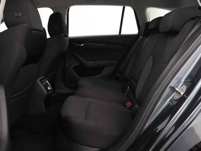 Skoda OCTAVIA 1.0 e-TSI Business Edition | Trekhaak | Adaptive cruise | Carplay | Navigatie | Stuurverwarming | Parkeerhulp | Digital Cockpit | Full LED